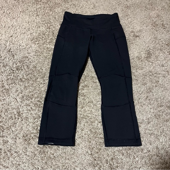 Lululemon crops size 6 - Picture 1 of 4